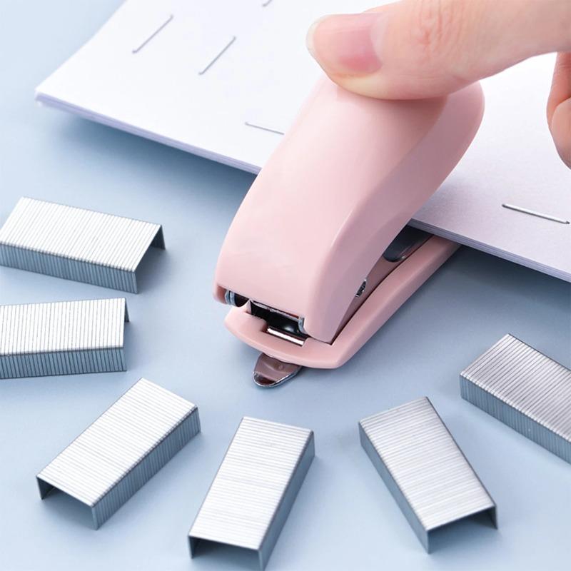Mini-Tacker-Set Tragbarer Kleiner Tacker und Klammern zum Binden von Papier Student Büro Schreibwaren Blau Rosa Weiß