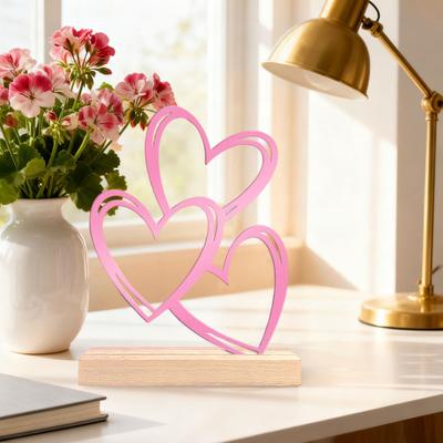Metallherzschild 3 Liebesherzen Skulptur mit Holzsockel Romantische Kaminsims- Tischdekoration für Valentinstag Jahrestag Hochzeit