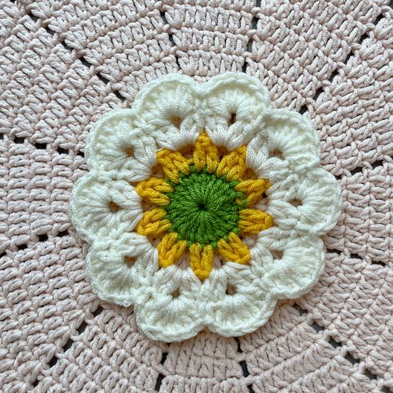 Handmade Crochet Flower Coaster Heat-Resistant Cup Mat for Mugs Glasses Soft Non-Slip Absorbent Table Protector Mat Cute Kitchen Desk