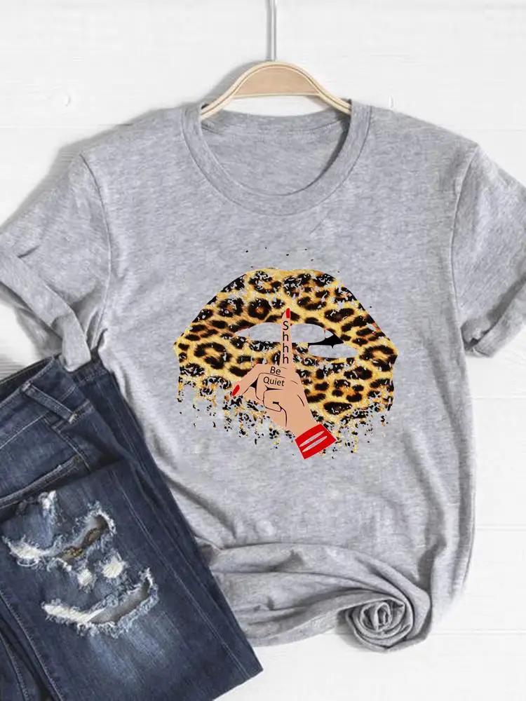 2026 Womens Clothing Star Print Tshirt Heart Pattern Trend Exquisite Cool Summer Top Fashionable Shortsleeved