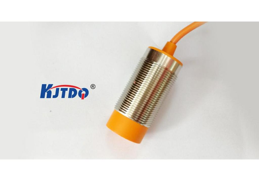KJTDQ M30 High-Temp Proximity Switch, Two-Wire, 220V AC, Normally Open, 140°C Resistant Sensor