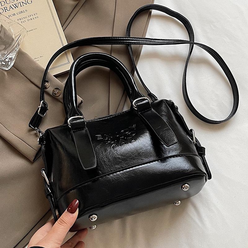 Korean Version of the New High-end College Temperament Portable Pillow Bag Women's Leisure Commuting Versatile Messenger Boston Bag