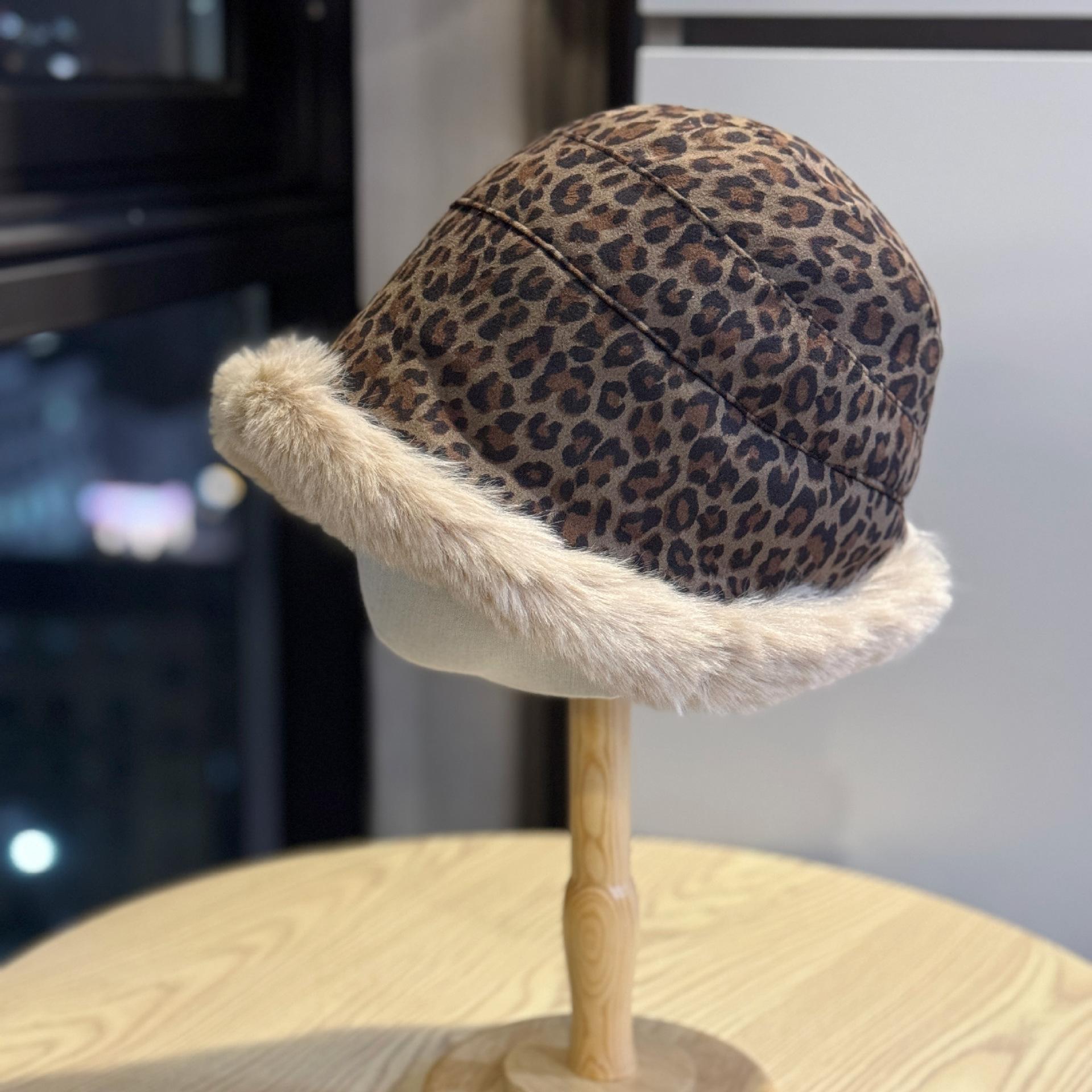 

Plush Hat for Women in Winter Thickened and Velvet Warm Ear Protection Hat Fashionable and Versatile Face Showing Small Basin Hat one size