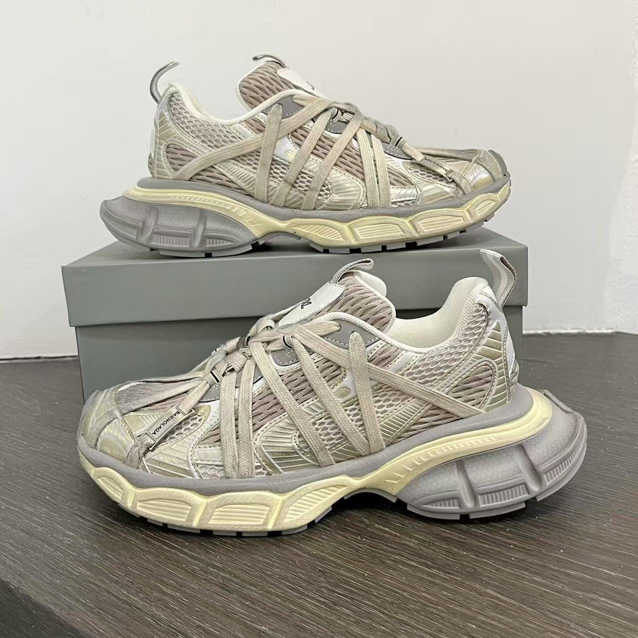 

Модная повседневная обувь серебристая пара папины кроссовки 2025 новая женская обувь сетчатые кроссовки женские осенние звезда тот же стиль плоские спортивные противоскользящие 40 бежевый