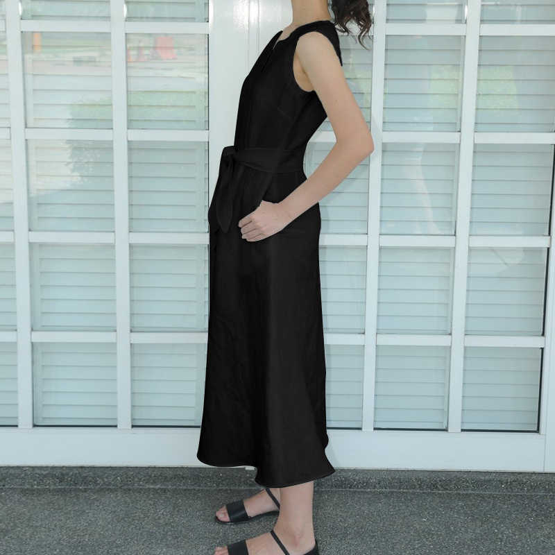 A Sleeveless Dress with A Slit Under The Waistband