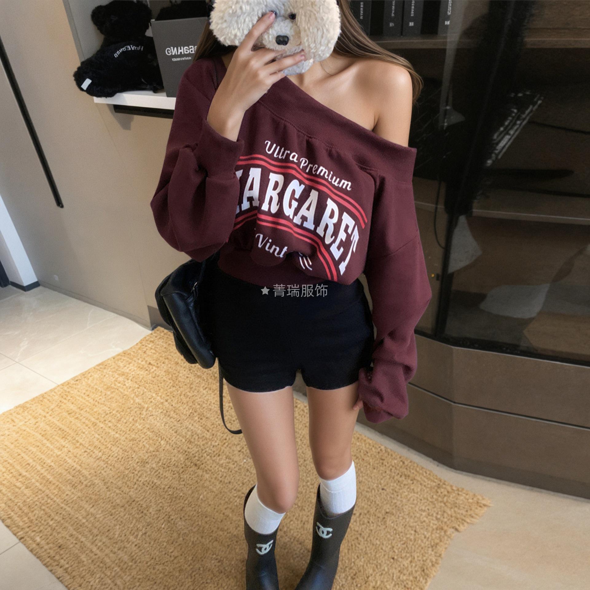 

Женская короткая толстовка без бретелек с принтом букв и длинным рукавом M красный