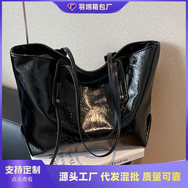 Large-capacity bag women's autumn and winter versatile new simple texture shoulder bag retro commuter tote bag