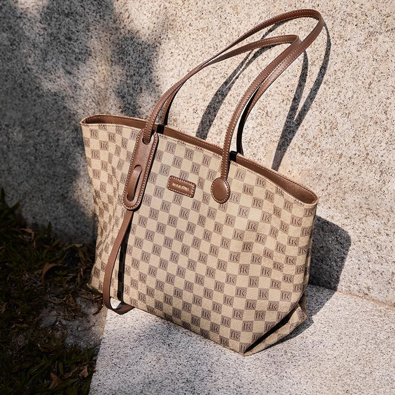 

Mrs. Qiao Handbag for Women 2025 New Autumn Winter Tote Bag Large Capacity Commuter Shoulder Bag High-end Vintage Women s Bag Long30CM、Thick16CM、 H