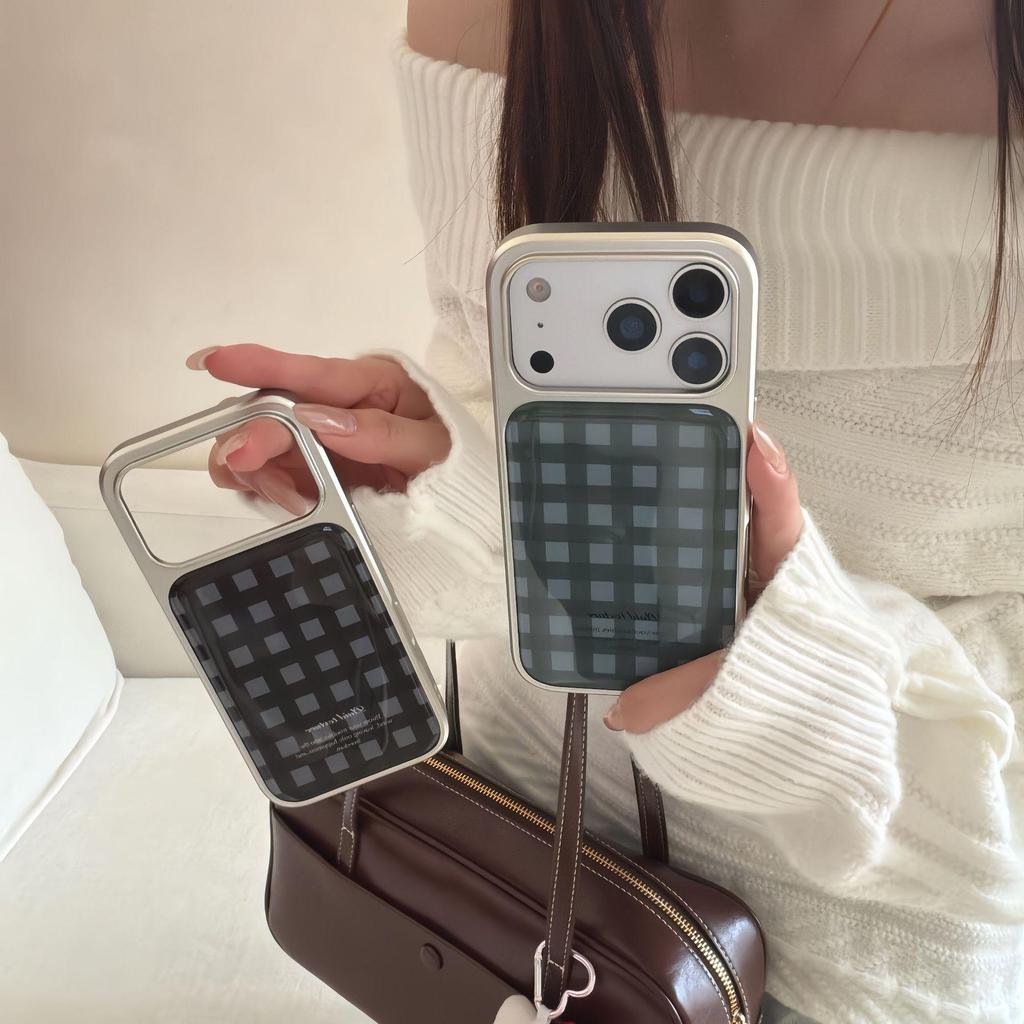 Retro Plaid Color Block Resin Phone Case for iPhone 17 Pro Max