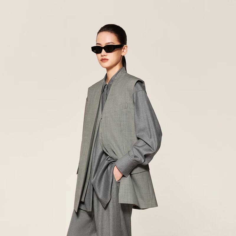 

ЖИЛЕТ СРЕДНЕЙ ДЛИНЫ БЕЗ ВОРОТНИКА СВОБОДНОГО КРОЯ ОСЕНЬ 2024 M