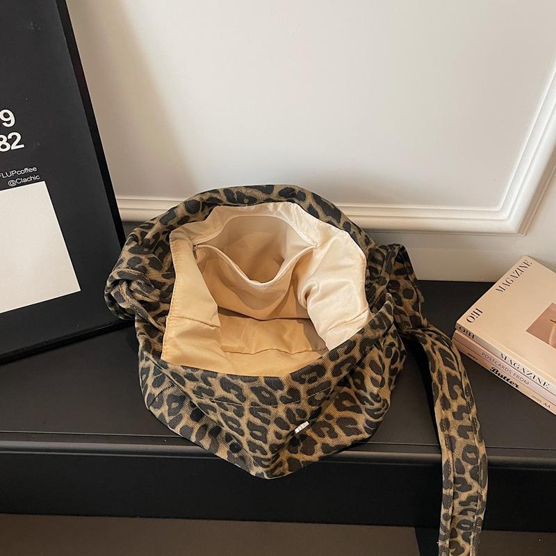 Leopard Print Shoulder Bag Women's Crossbody Bag Large Capacity Tote Bag Commuter Underarm Bag