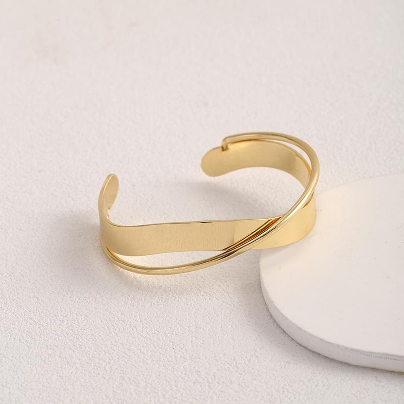 European and American Exaggerated Irregular European and American Style Bracelet, Golden Wavy Bracelet Opening Can Be Adjusted