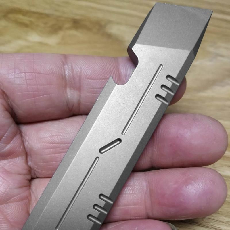 Titanium Brytjärn EDC Verktyg Multifunktionell Rivningsjärn Skruvmejsel Kapsylöppnare Multifunktionell för Utomhus Hem