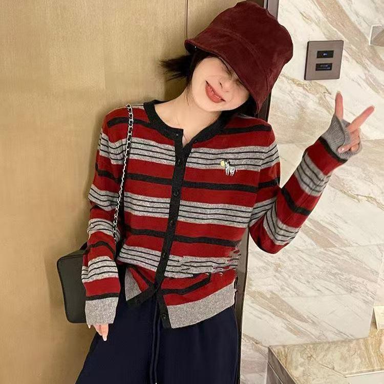 

Korean red striped embroidered knitted cardigan autumn coat women s design sense loose casual versatile long-sleeved top average size
