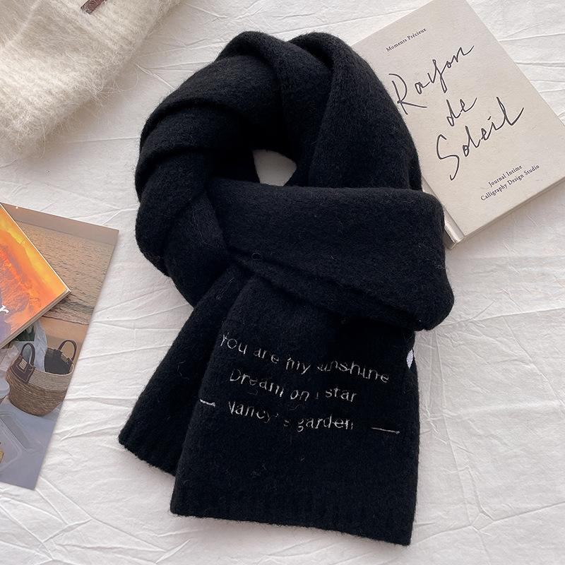 

Зимний новый шарф из шерсти с буквенным принтом, вязаный, маленький, женский, теплый, универсальный, утолщенный, для защиты шеи чёрный