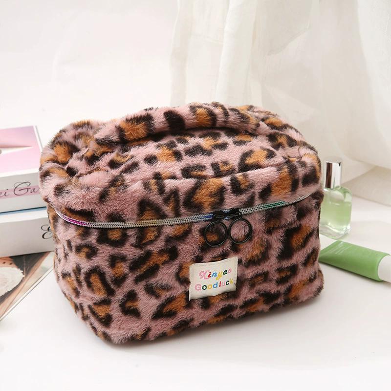 

WTEMPO Autumn Winter Soft Plush Makeup Bags Leopard Printed Large Capacity Portable Storage Bags Outdoor Travel Cosmetics Double Zipper Bags 1pc светло-розовый