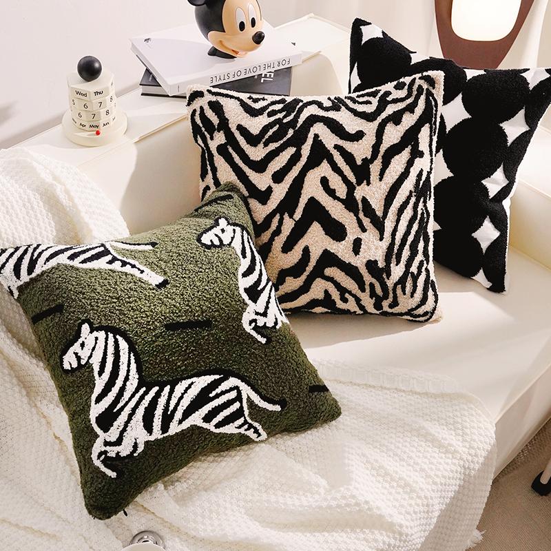 Retro LuxuryThrow Pillow Covers for Living Room Sofa Decorative Cushion Cases Bedside Pillow Covers Throw Pillow Cover