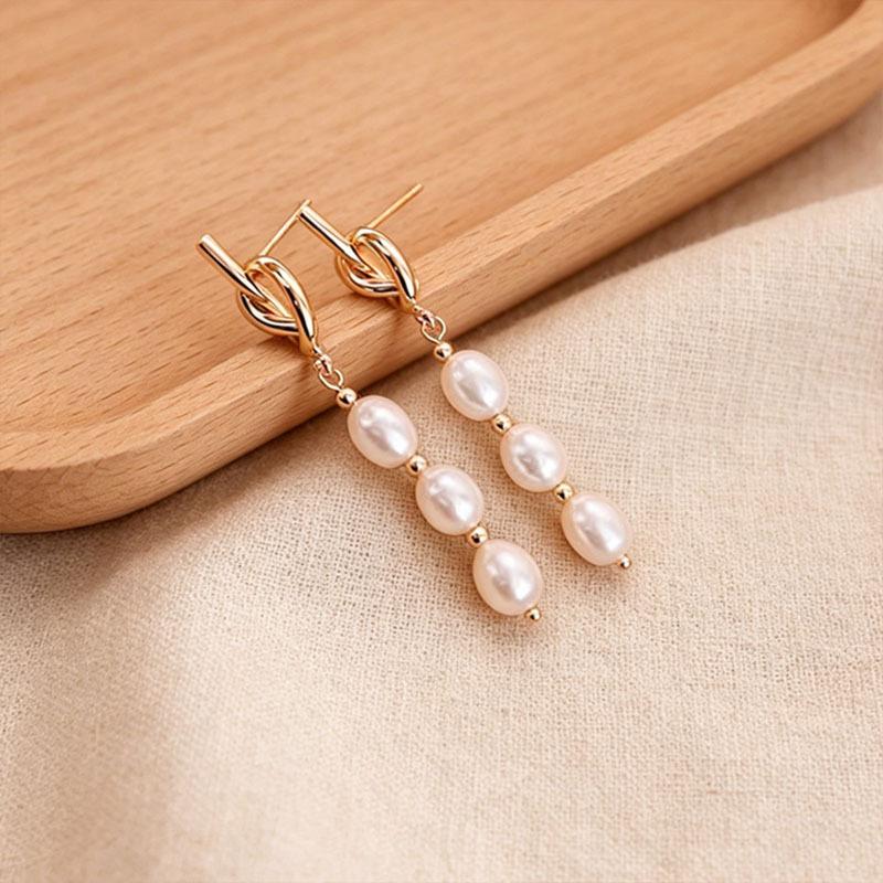 French Retro Knotted Natural Freshwater Pearl Earrings Women s Summer S925 Silver Needle Niche Design High-end Earrings 2026