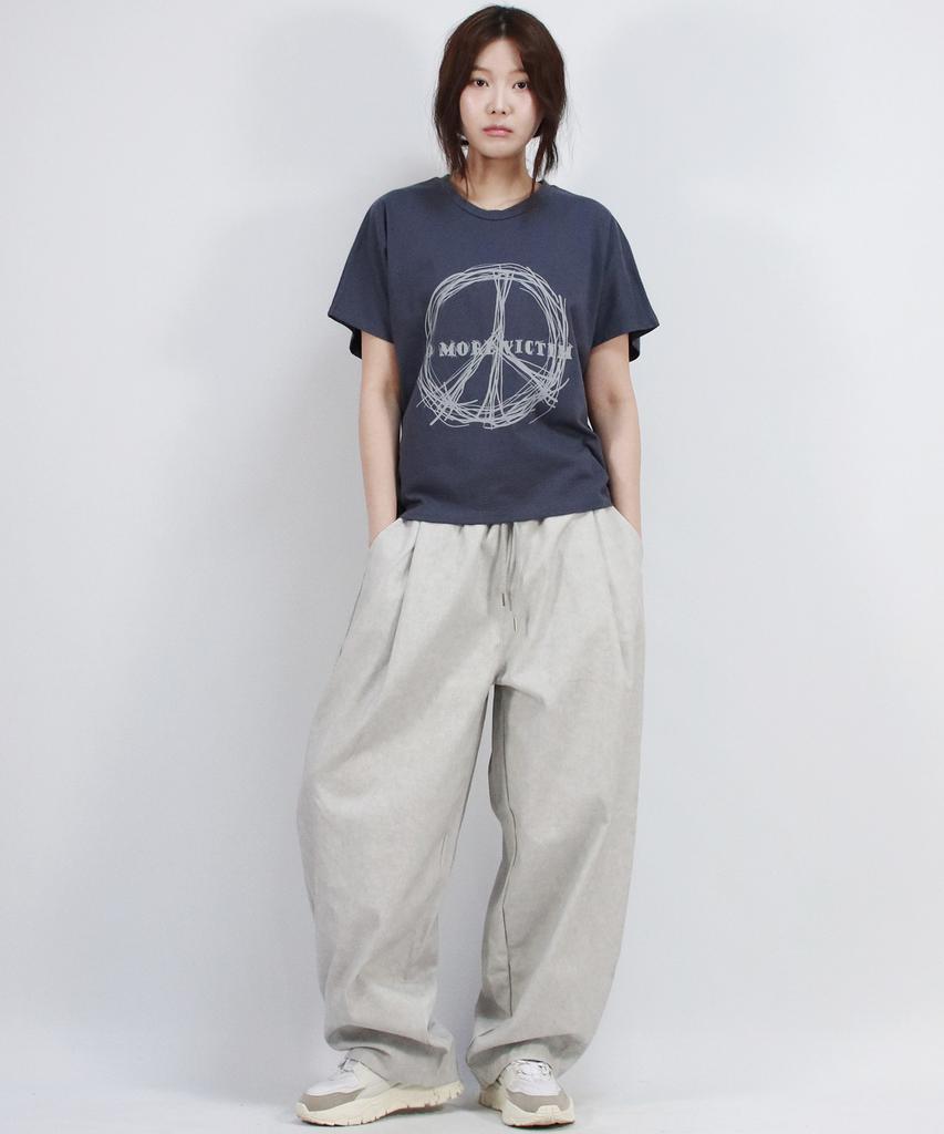 Deumakeu Grunge Washing Side One Tuck Curved Wide Pants Gray