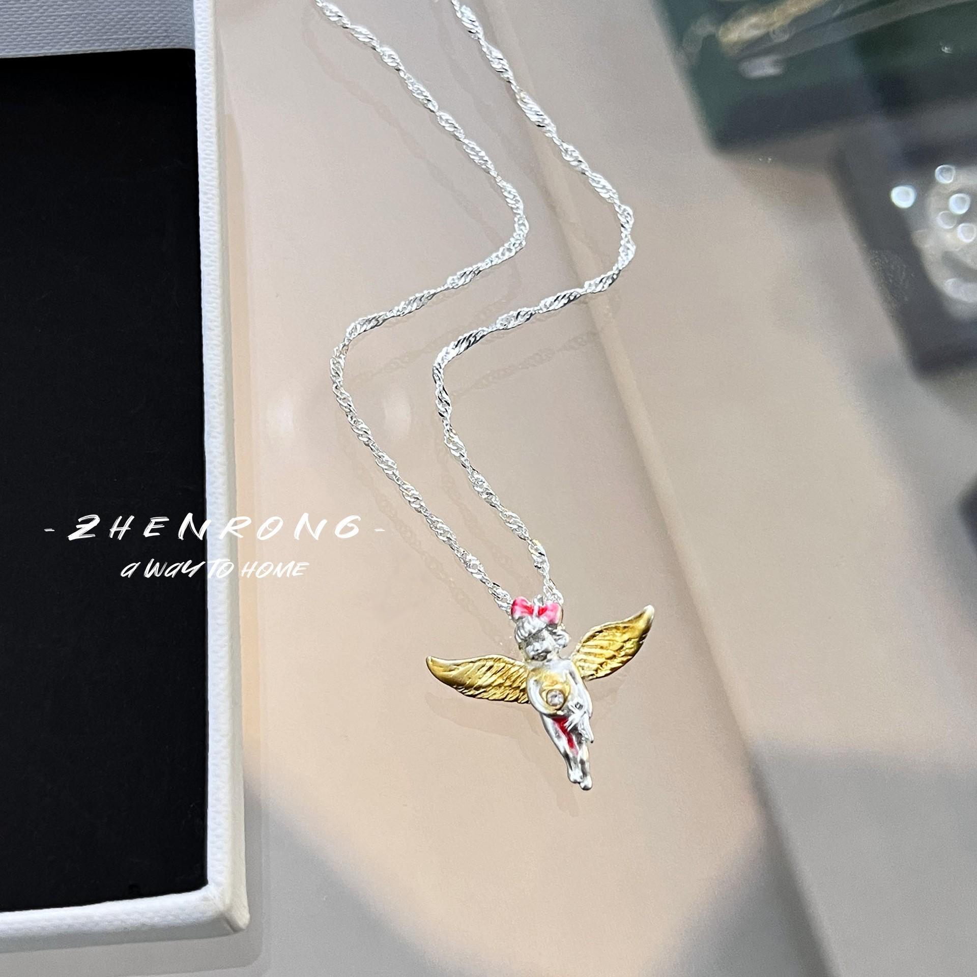 

Старинное антикварное ожерелье «Летящий поцелуй» с маленьким ангелом, 3D-дизайном, с бриллиантами, красными корундовыми крыльями ангела, женское