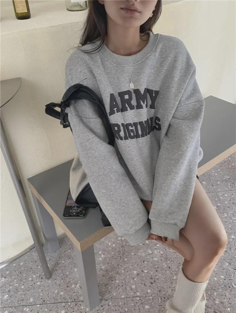 Dámský vintage svetr s kulatým výstřihem, dlouhým rukávem a volným úpletem