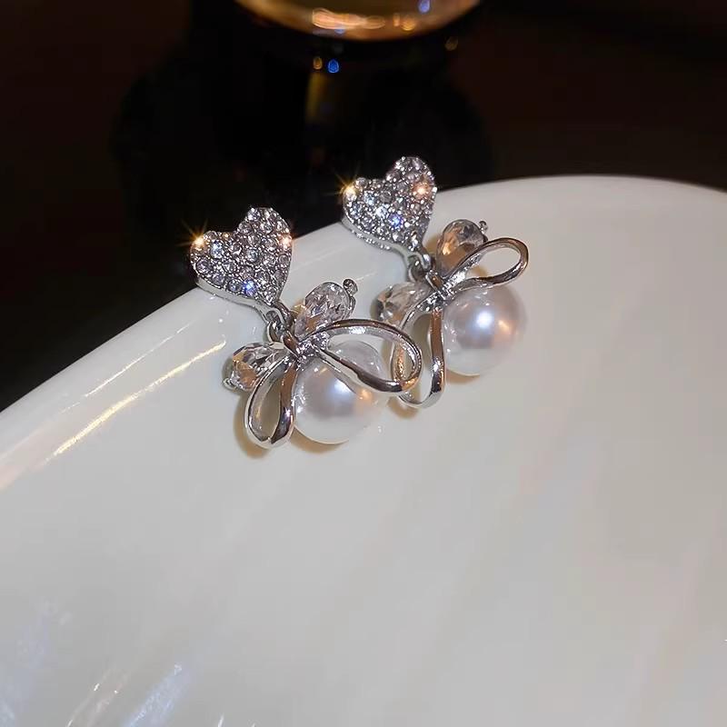 

2024 Серебряные серьги-сердечки с жемчугом и бантом: Уникальный, Универсальный и Стильный серебряный