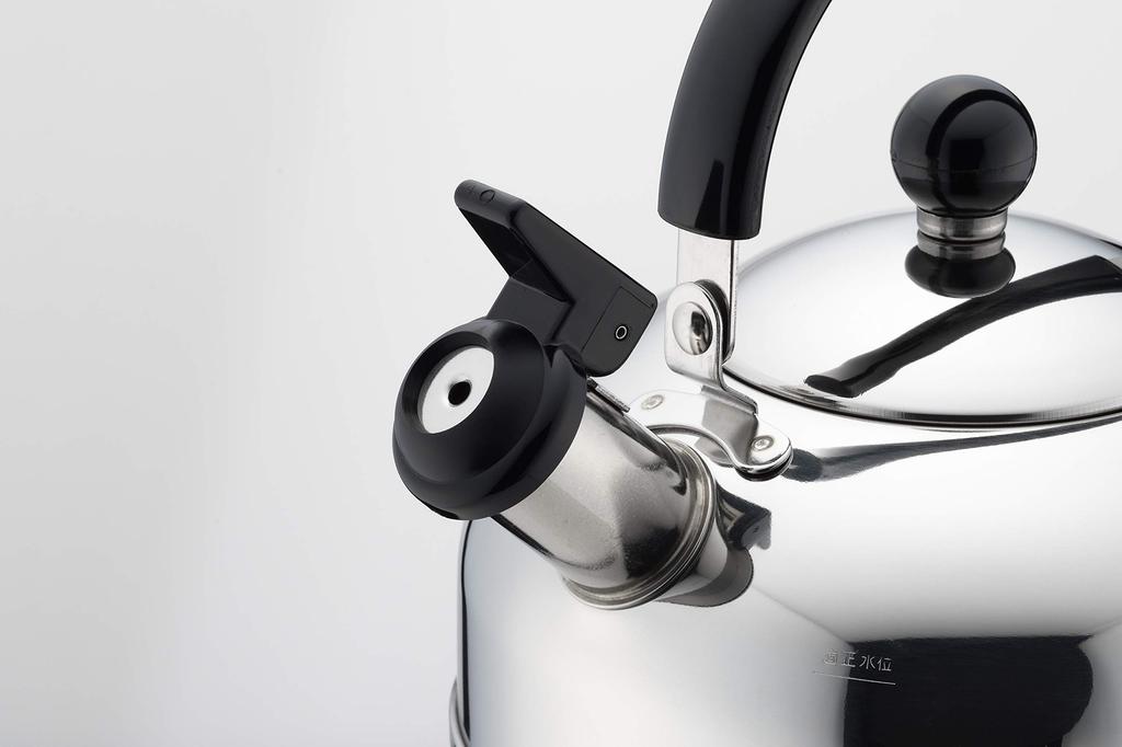 Neuer Yoshikawa Prell Edelstahl Wasserkessel mit Pfeife, 2,5 l, Hergestellt in Japan, Induktionsgeeignet, Geschenkverpackung verfügbar