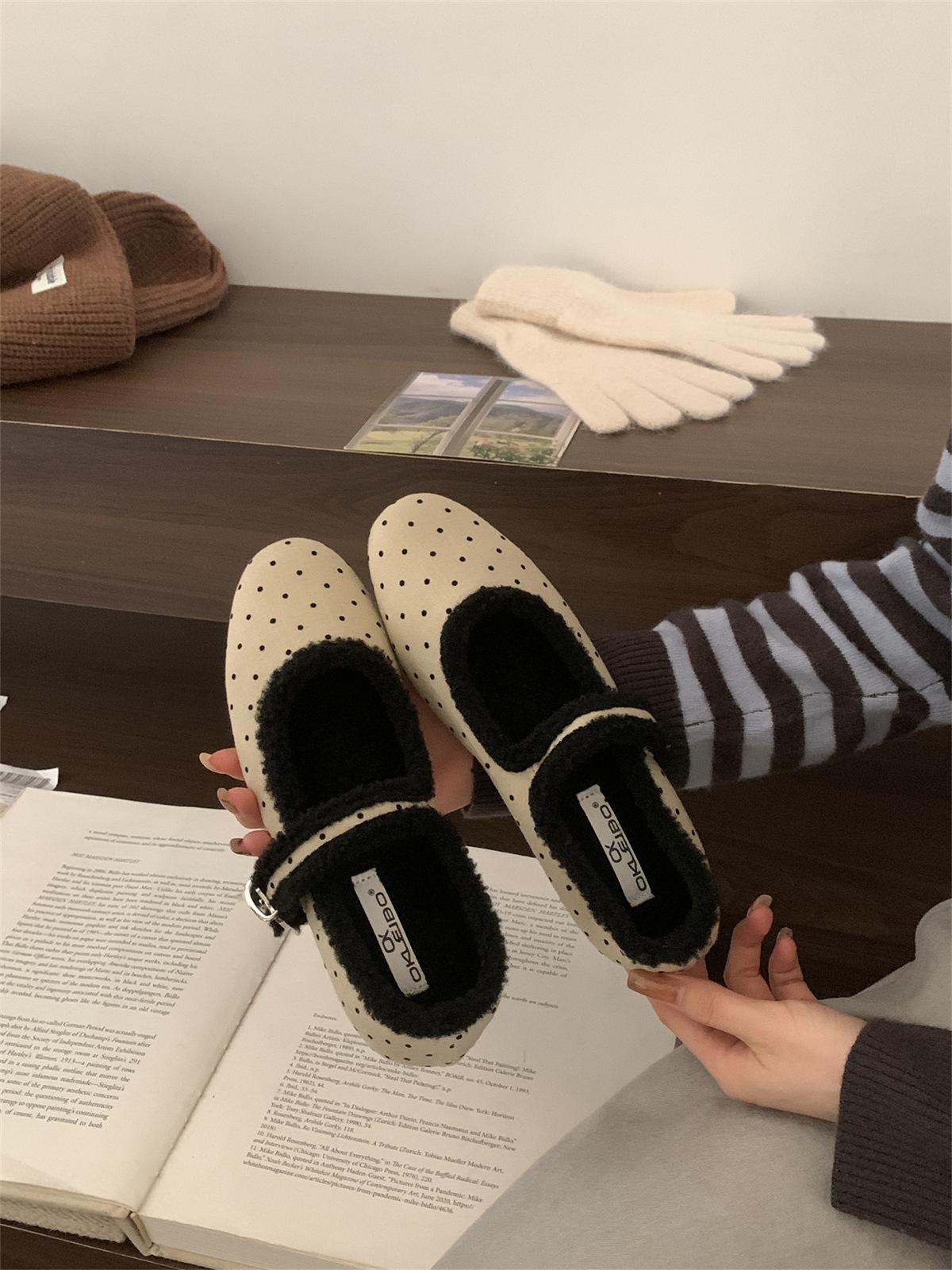 

2025 осень и зима новые ретро круглый носок модные плюшевые однословная пряжка одинарные туфли женские плюшевые теплые мягкая подошва на плоской подошве одинарные туфли 39