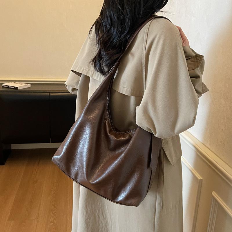 Retro fashion new shoulder bag commuter high-end underarm tote bag women's light luxury design bag