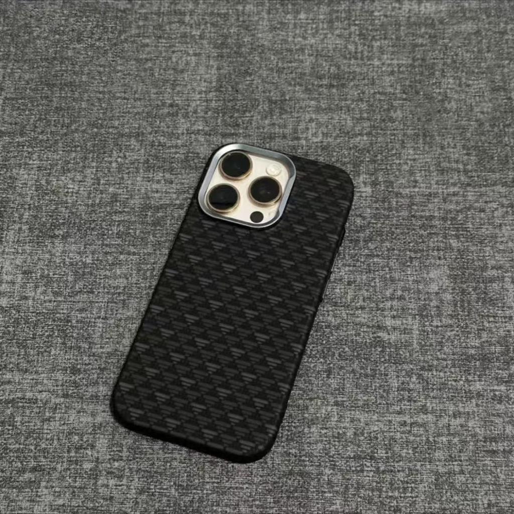 Applicable iPhone18 Kevlar Magnetic Mobile Phone Case Apple 17promax Metal Lens Luminous PC Case