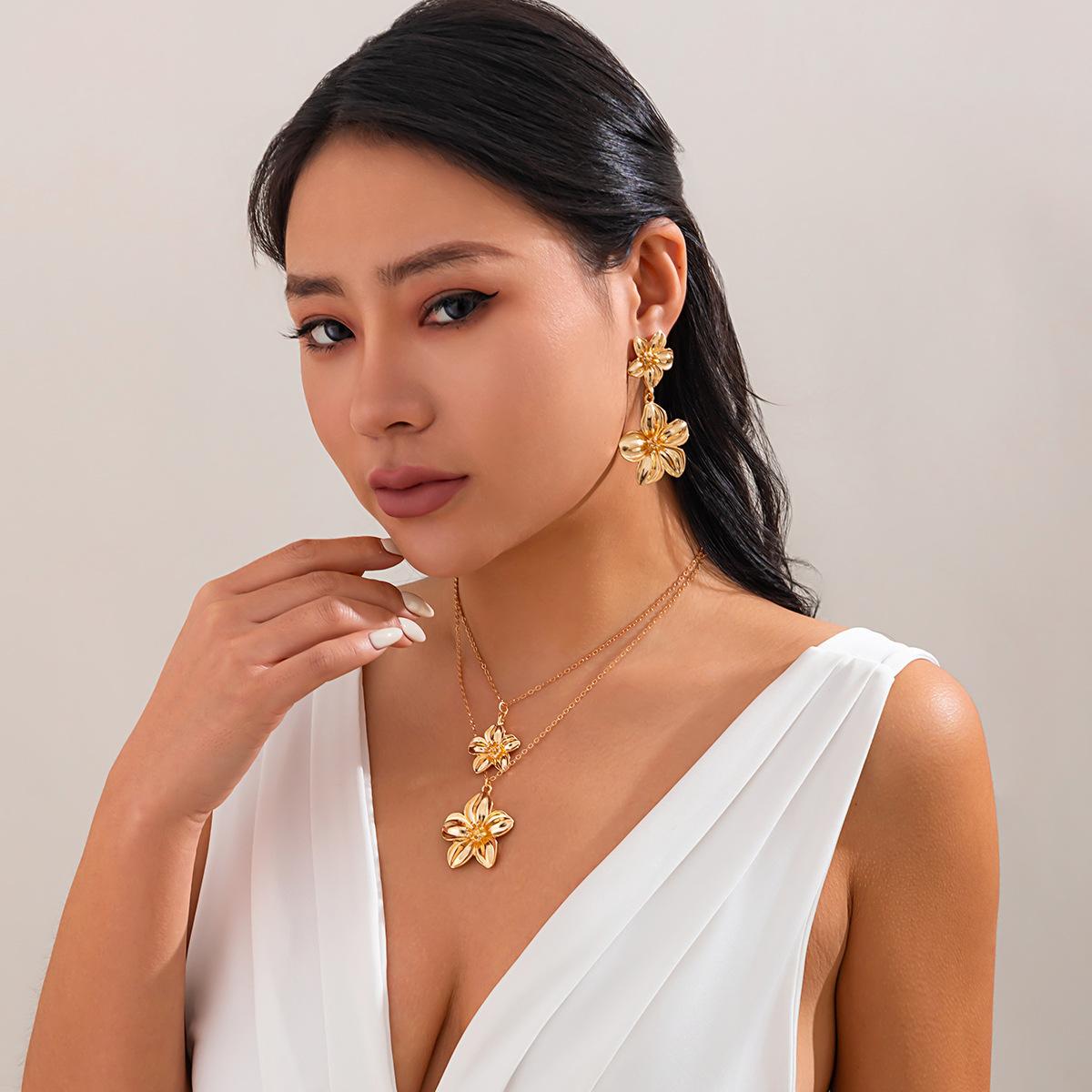 

Ожерелье Модный дизайн Подвеска в виде пятилепесткового цветка предмет ювелирных изделий, ретро объемное цветочное ожерелье