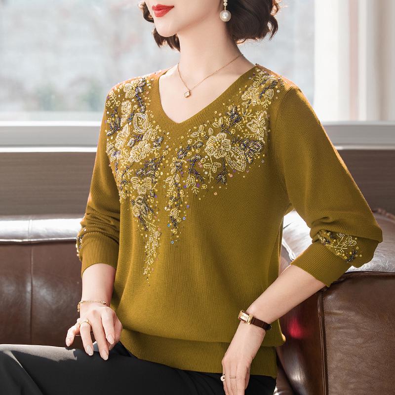 Happy Mother-in-law V-neck Red Knitwear with Handmade Sequin Embroidery - Slimming and Age-Reducing Top for Spring and Autumn