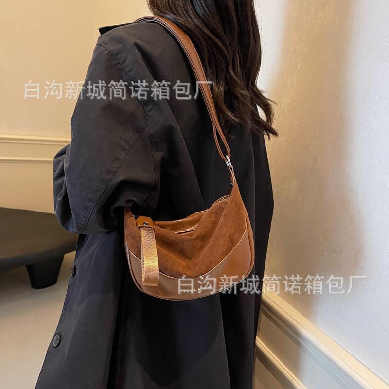Retro soft-faced niche dumpling bag woman 2025 autumn new foreign style fashion high value sense single shoulder messenger bag woman