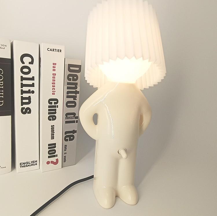 MR P Schüchterner Junge Kreative Nachtlicht Schreibtischlampe