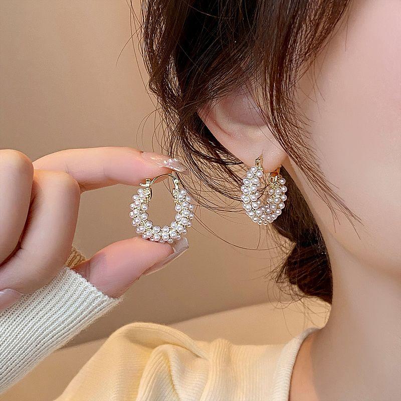 

Доступная роскошь U-образный дизайн по интересам Самый продаваемый уникальный женский жемчуг Multi-row pearl ear buckle