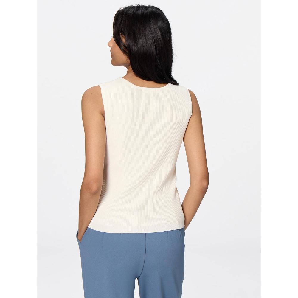 GU by Uniqlo Rib Knit Square Neck Tank Top Model