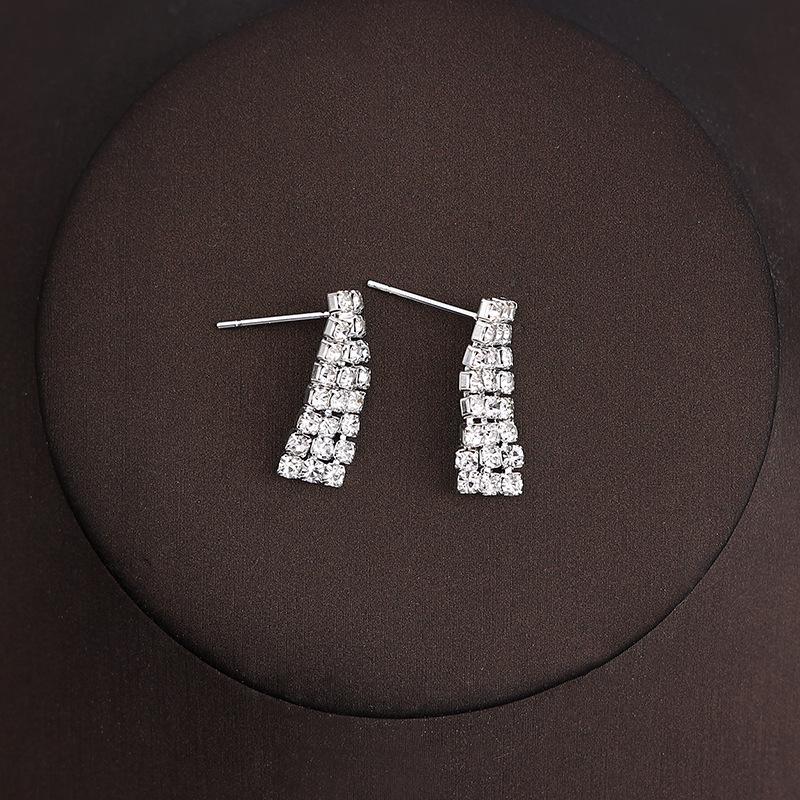 2023 Braut-Clip-Ohrringe: Hängeohrringe ohne Ohrloch für Hochzeiten & Abendkleider