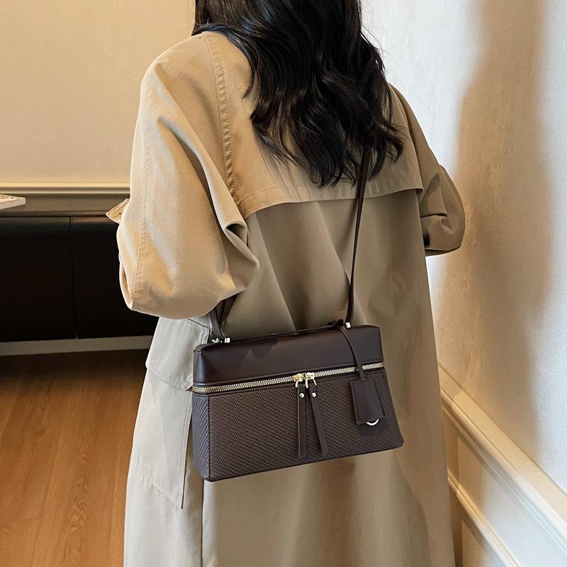 High-end liten fyrkantig väska dam ny retro mode axel underarmsväska pendlare messenger väska