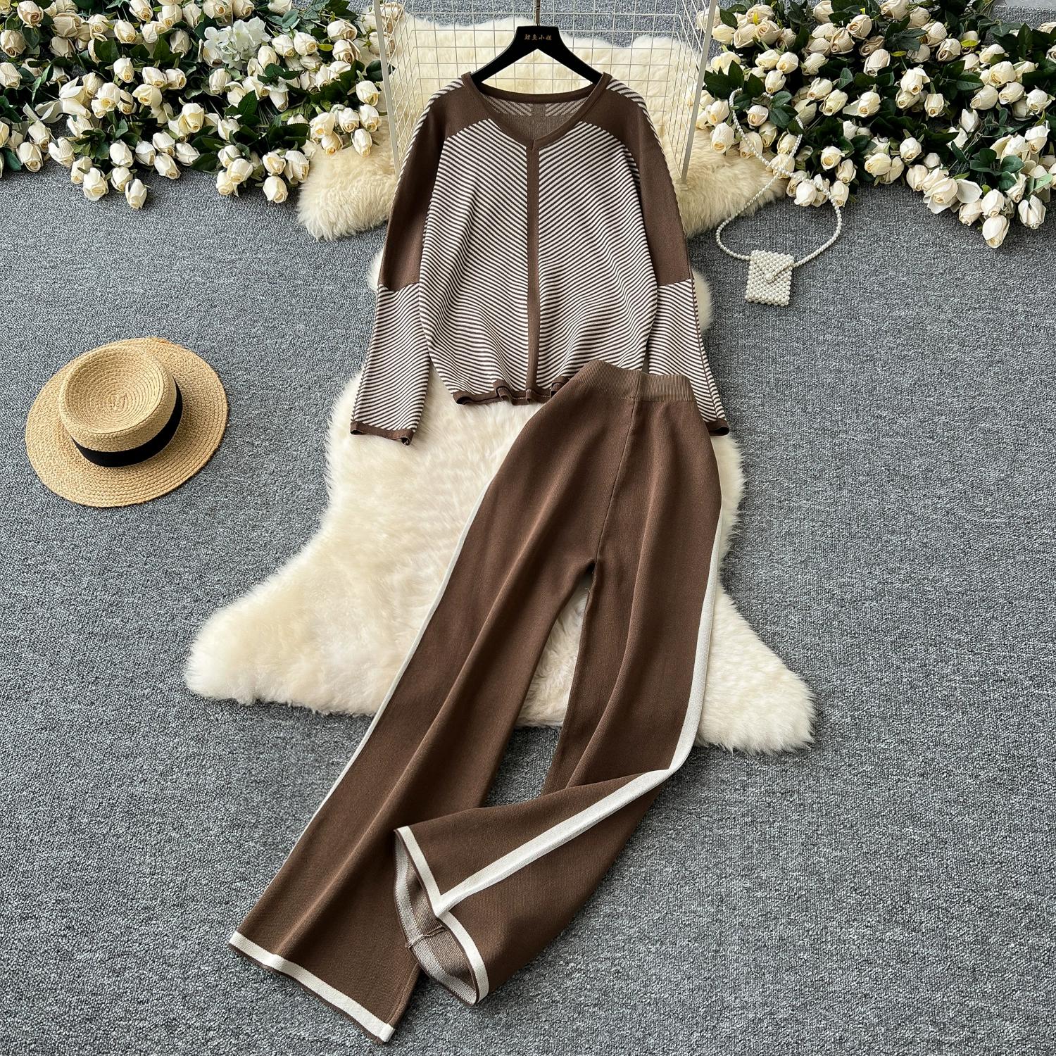 

Осень Зима Женский Повседневный Полосатый Вязаный Свитер Брюки Комплект из Двух Предметов V-образный Вырез Пуловер Топы и Брюки с Широкими Штанинами Спортивный Костюм One Size темно-коричневого