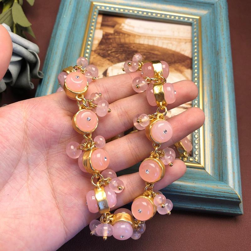 A vintage heavy industrial necklace with a French and European style, versatile and fashionable double flour crystal inlaid tass