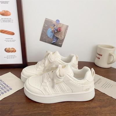 Origineel design gevoel kleine witte schoenen 2025 lente nieuw veelzijdig platform vrijetijdssport ademend damesschoenen zoete wind