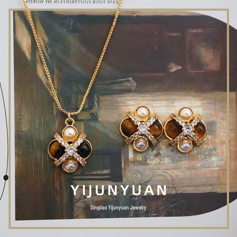 Retro Tiger Eye Shell Bead Necklace: Women's Versatile, High-End, Unique Fashion with Zircon Clavicle Chain