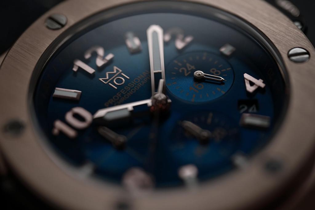 New Model [HYAKUICHI 101] Men's Watch, 100m Water Resistant, Chronograph, Date Display, Leather Strap, Pink Gold and Midnight Blue