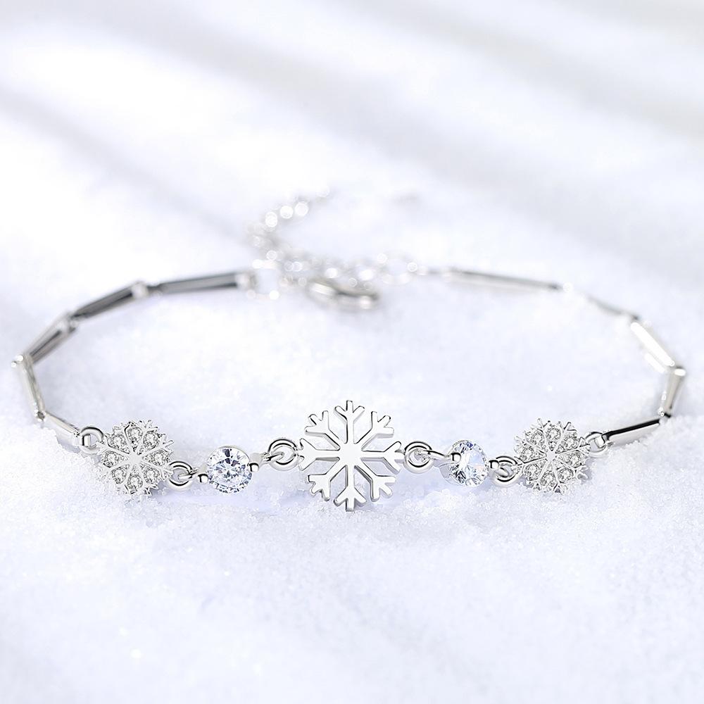 Silver Snowflake Bracelet for Women, Fashionable Exquisite and Sweet Jewelry Gift.