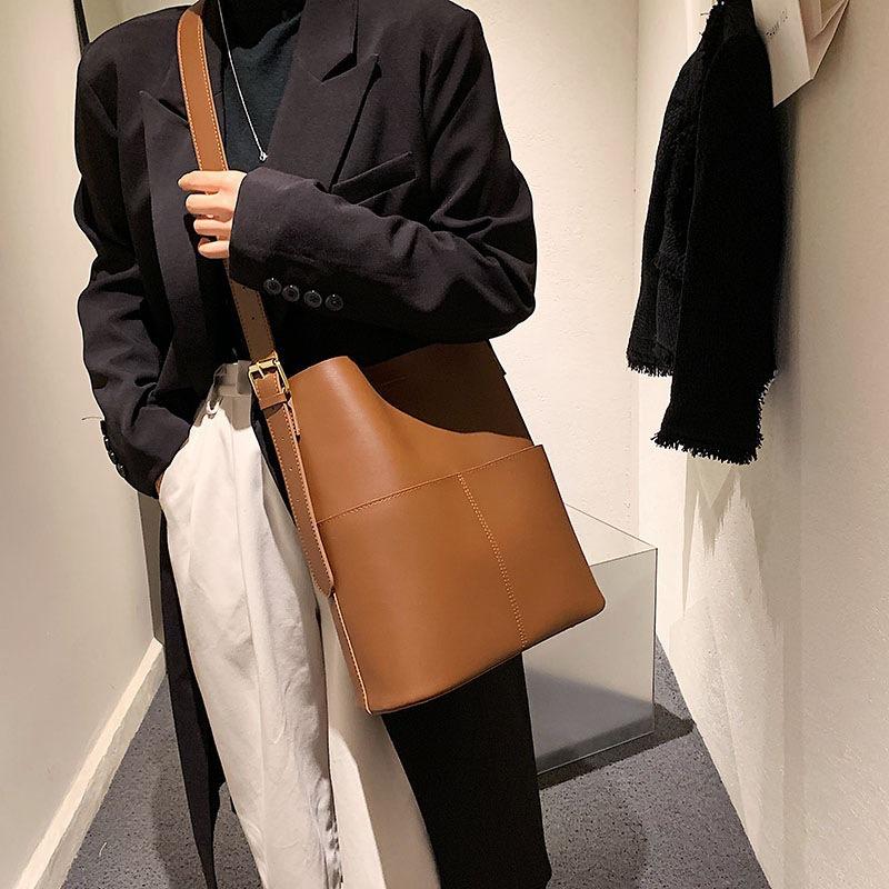 1Pc New Women's Bag Large-capacity Messenger Bag Bucket Bag Women's Styling Simple Shoulder Bag