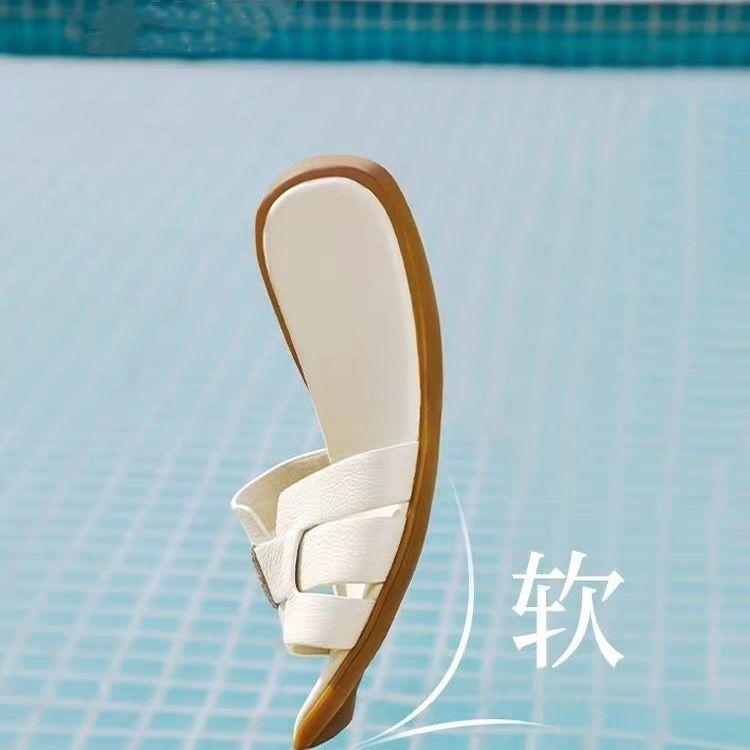 Slippers women's new summer wear casual flat bottom soft bottom word fashion versatile beach