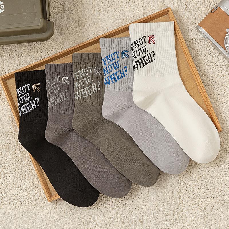 Men's New Autumn Embroidery Arrow Trend Letter Movement Boneless Tube Socks