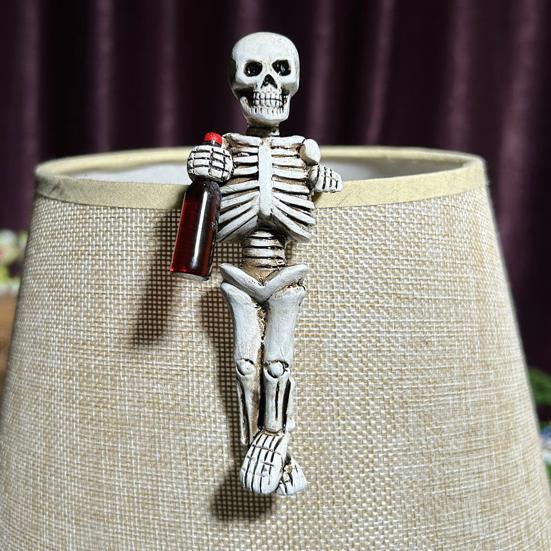 Komik İçen İskelet Heykeli Saksı Tutucu Reçine İskelet Figürü Bahçe Balkon Teras Çim Akvaryum Dekorasyonu için Saksı Dekorasyonu