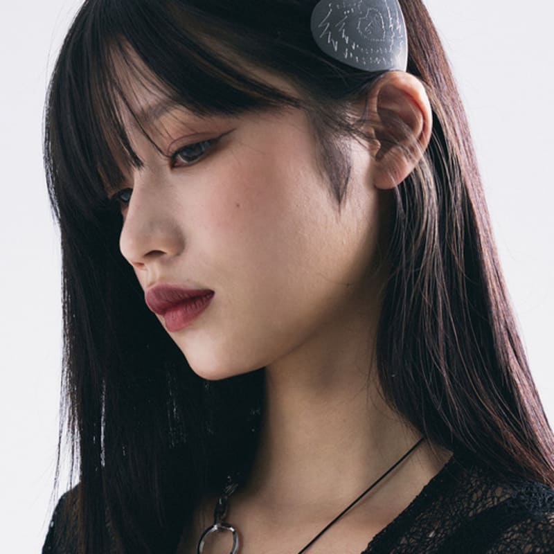 SENTIMENTS NO.439 [BLACK] HEART SHIELD HAIR Pin