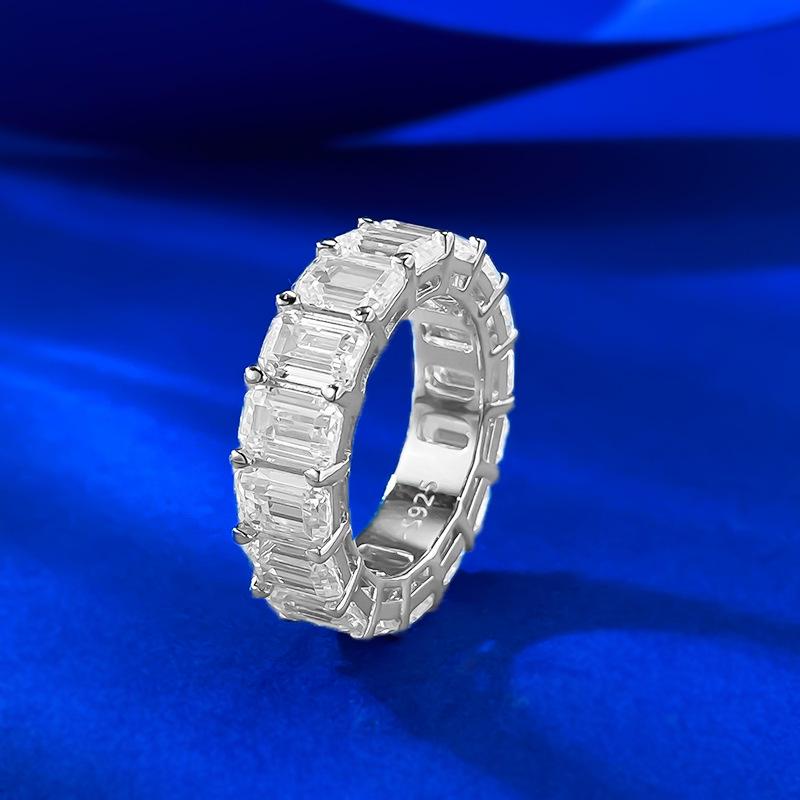 Mujing S925 Silver Stackable Socialite Ring with Simulated Emerald.